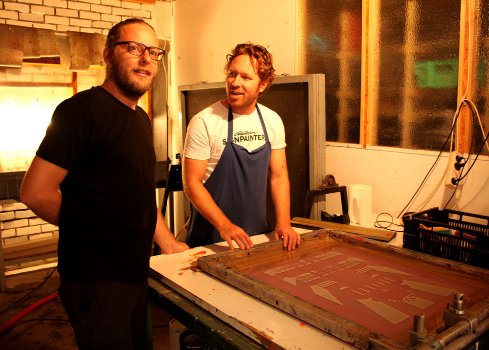 Het is hier geen hotel - Silkscreen print